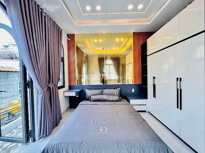 Chủ cần bán nhà đ.Đoàn Văn Bơ P.13 Q.4 giá chỉ 1 tỷ 950tr/62m2.