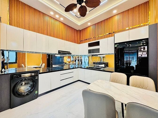 Chủ cần bán nhà đ.Đoàn Văn Bơ P.13 Q.4 giá chỉ 1 tỷ 950tr/62m2.