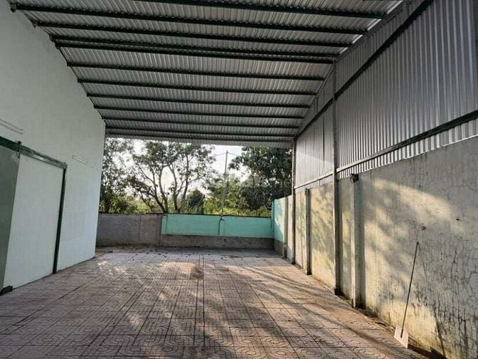 Cho thuê 1.200 m2 Kho và nhà có sân Nguyễn Văn Cừ 15 triệu