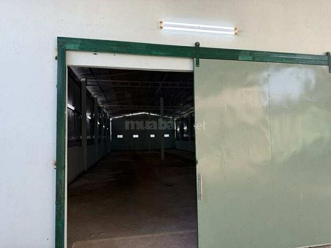 Cho thuê 1.200 m2 Kho và nhà có sân Nguyễn Văn Cừ 15 triệu