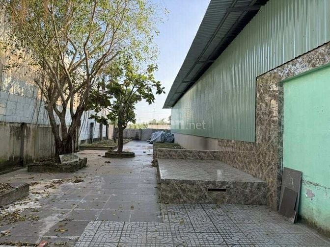 Cho thuê 1.200 m2 Kho và nhà có sân Nguyễn Văn Cừ 15 triệu