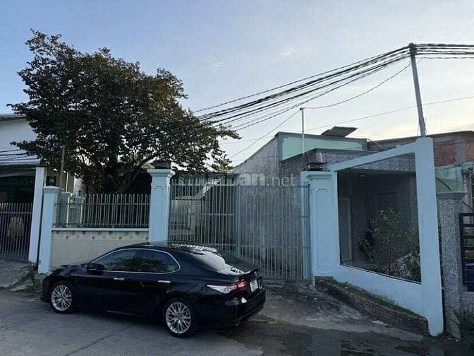 Cho thuê 1.200 m2 Kho và nhà có sân Nguyễn Văn Cừ 15 triệu