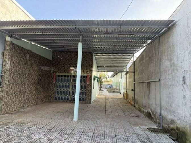 Cho thuê 1.200 m2 Kho và nhà có sân Nguyễn Văn Cừ 15 triệu