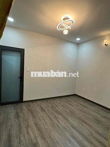 nhà mới đẹp 1 lầu 2pn 2wc có máy lạnh gần gigamol