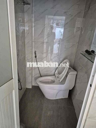 nhà mới đẹp 1 lầu 2pn 2wc có máy lạnh gần gigamol