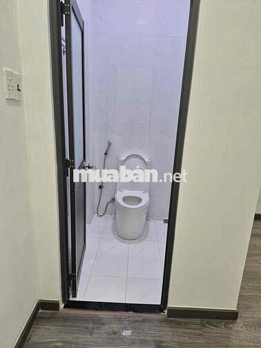 nhà mới đẹp 1 lầu 2pn 2wc có máy lạnh gần gigamol
