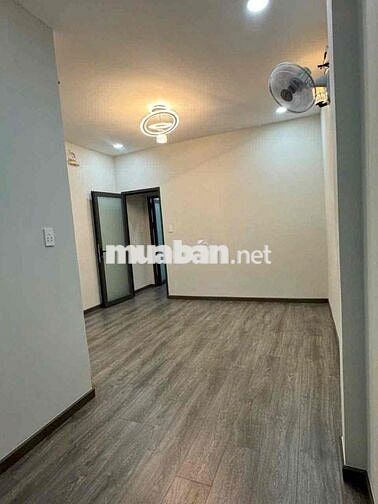 nhà mới đẹp 1 lầu 2pn 2wc có máy lạnh gần gigamol