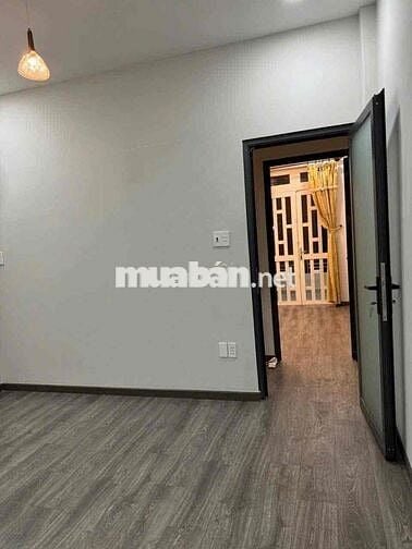 nhà mới đẹp 1 lầu 2pn 2wc có máy lạnh gần gigamol