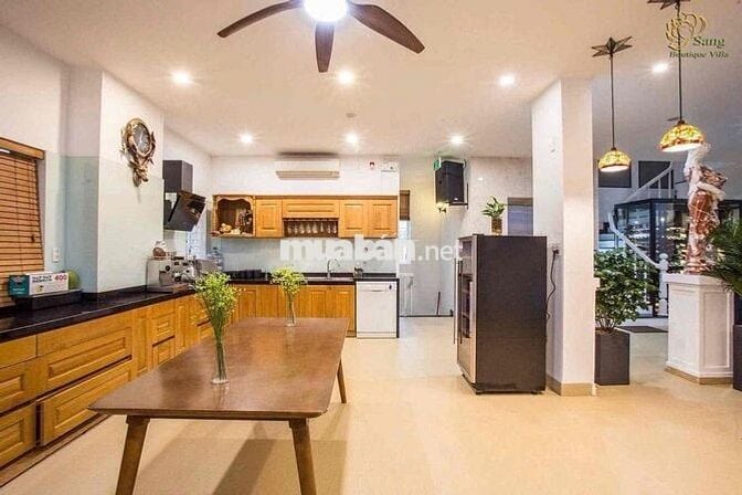 Cho thu.ê villa 4 tầng hồ bơi #KHU #PHẠM #VĂN #ĐỒNG - ( ngang 12m )