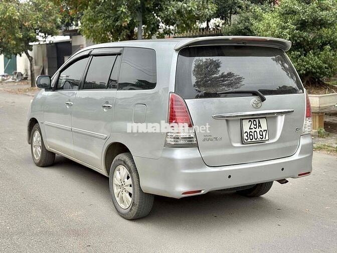 Toyota Innova 2011 2.0G