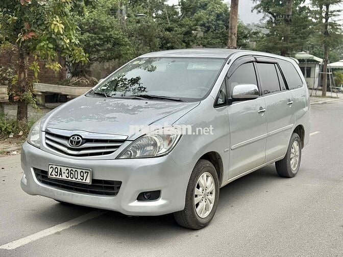 Toyota Innova 2011 2.0G