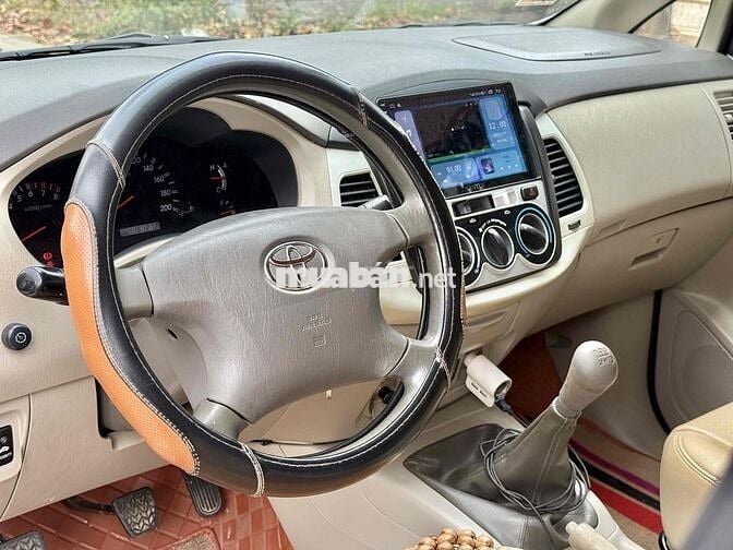Toyota Innova 2011 2.0G