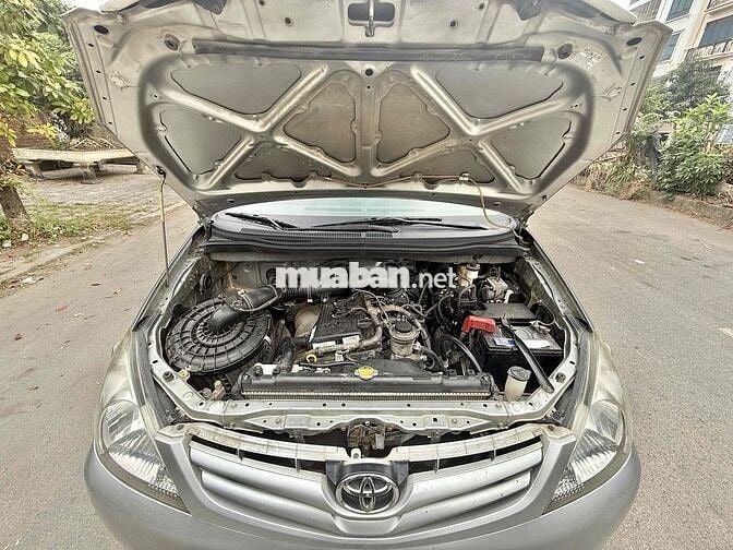 Toyota Innova 2011 2.0G