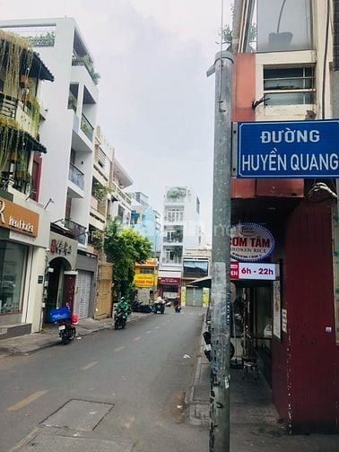 Bán nhà tại 32 Huyền Quang, Phường Tân Định, Quận 1, HCM.