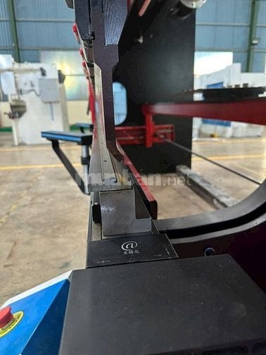 Máy chấn CNC 170T4000 Cybtouch12