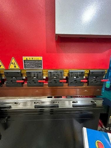 Máy chấn CNC 170T4000 Cybtouch12