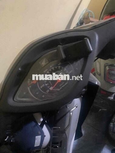 em cần bán xe wwave 110 .   mới chạy 2v biển 17 ạ