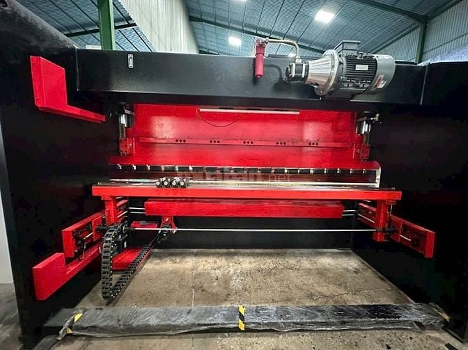 Máy chấn CNC 170T4000 Cybtouch12