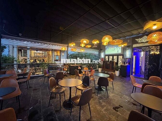 NGANG GẦN 6,5M - NHÀ ĐẸP, CÓ LỀ TẠI 215 NGUYỄN VĂN NGUYỄN QUẬN 1