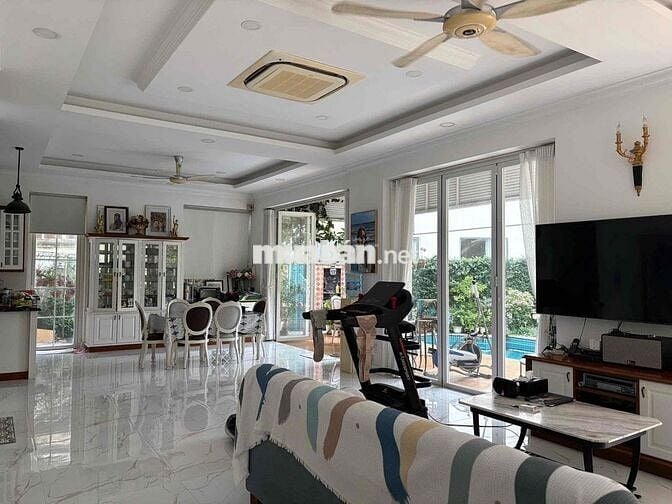 Cho thuê BT h.bơi , t.máy 6PN, 5WC,  300m2 tại The EverRich III, Q7