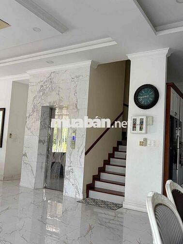 Cho thuê BT h.bơi , t.máy 6PN, 5WC,  300m2 tại The EverRich III, Q7