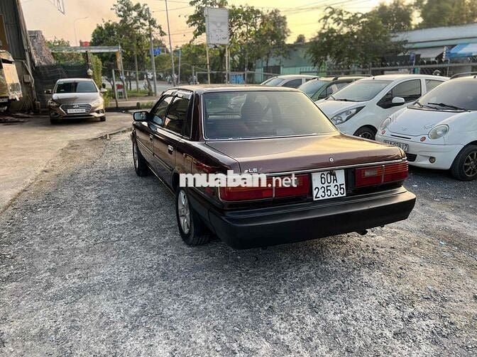 Toyota Camry 1987 2.0 MT - 100000 km