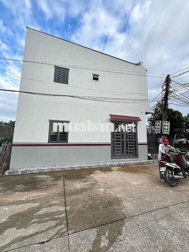 cần bán gấp căn nhà lầu , shr trao tay