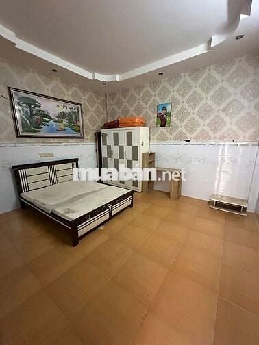 Nhà 2 tầng 4,7❌22 ngay chợ và nhà thờ Lạc Quang tiện ở và kd buôn bán