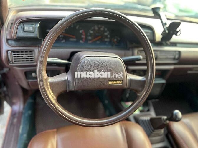 Toyota Camry 1987 2.0 MT - 100000 km
