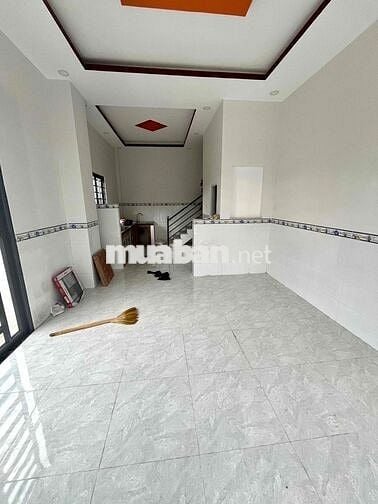 cần bán gấp căn nhà lầu , shr trao tay