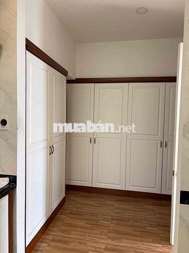 Cho thuê BT h.bơi , t.máy 6PN, 5WC,  300m2 tại The EverRich III, Q7