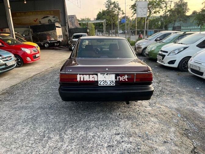 Toyota Camry 1987 2.0 MT - 100000 km