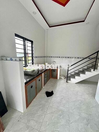 cần bán gấp căn nhà lầu , shr trao tay