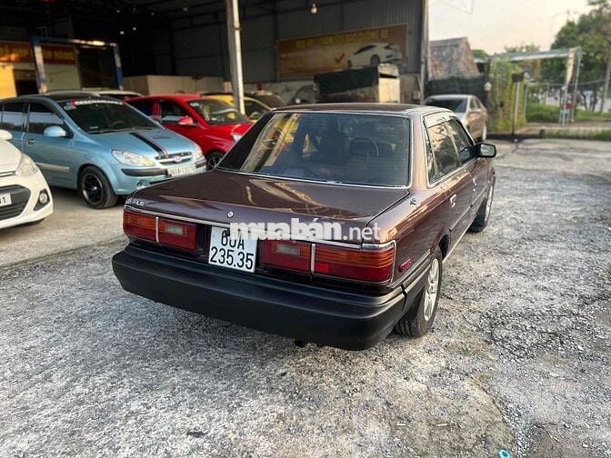 Toyota Camry 1987 2.0 MT - 100000 km
