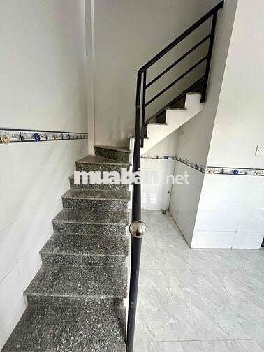 cần bán gấp căn nhà lầu , shr trao tay