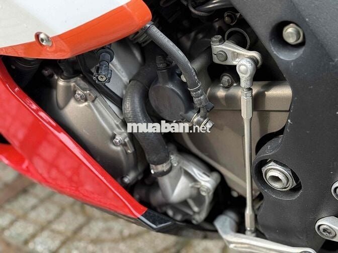 Honda CBR 1000 2005 Cam Đen Trắng