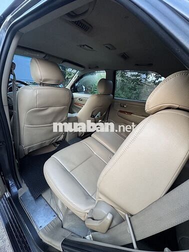 Toyota Fortuner 2011 2 cầu Xám