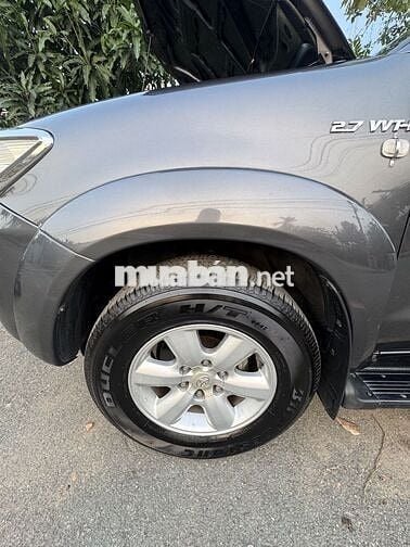 Toyota Fortuner 2011 2 cầu Xám