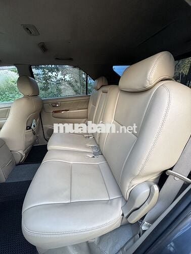 Toyota Fortuner 2011 2 cầu Xám