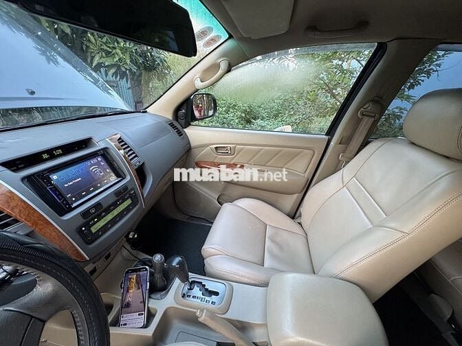 Toyota Fortuner 2011 2 cầu Xám