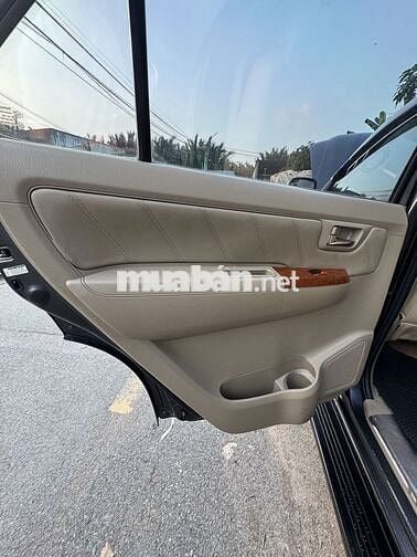 Toyota Fortuner 2011 2 cầu Xám