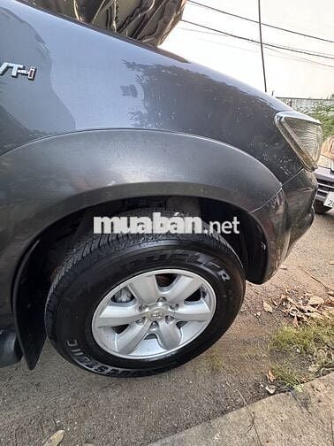 Toyota Fortuner 2011 2 cầu Xám