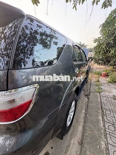 Toyota Fortuner 2011 2 cầu Xám
