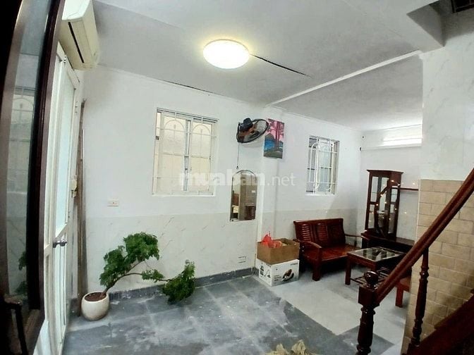 Cho thuê nhà 2 tầng 3PN chỉ 7tr/tháng ở gần chợ Nhật Tân