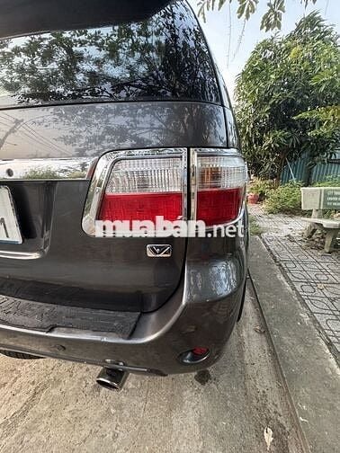 Toyota Fortuner 2011 2 cầu Xám