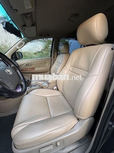 Toyota Fortuner 2011 2 cầu Xám