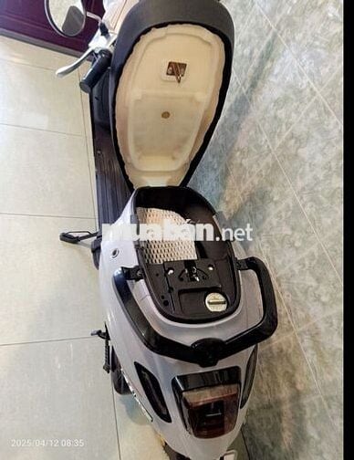 Vespa 2024 50cc tay ga màu Beige