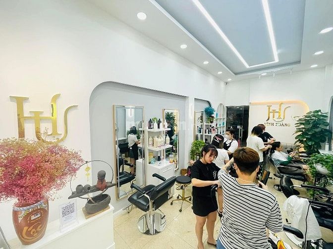 Tuyển thợ phụ có kinh nghiệm gội đầu vô hoá chất 