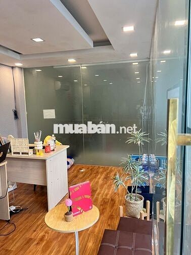 Văn phòng nằm ngay trung tâm GV giá cực TỐT