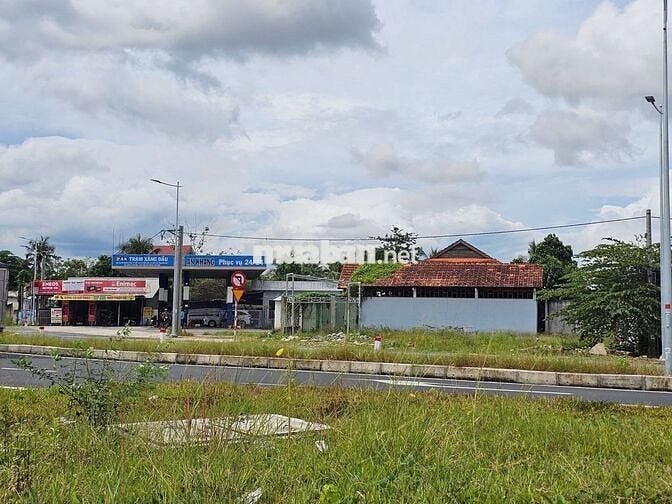 Cho thuê mặt bằng kinh doanh 840m2, đường dẫn cầu Rạch Miễu 2, Bến Tre